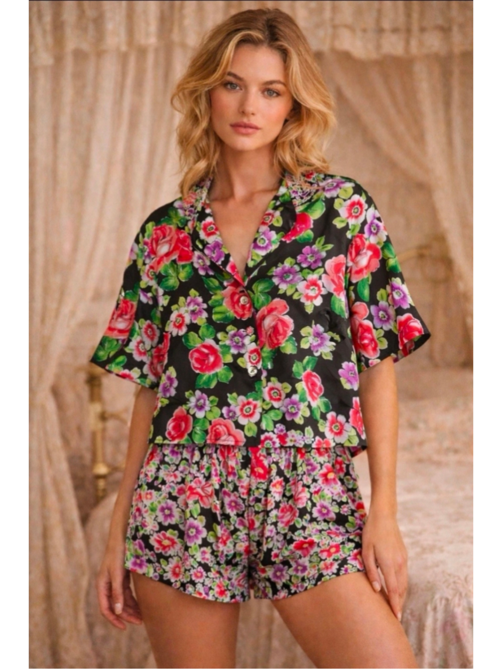 Vintage 90s Victoria’s Secret Gold Crest Label Floral Pajama Shorts Set. Large